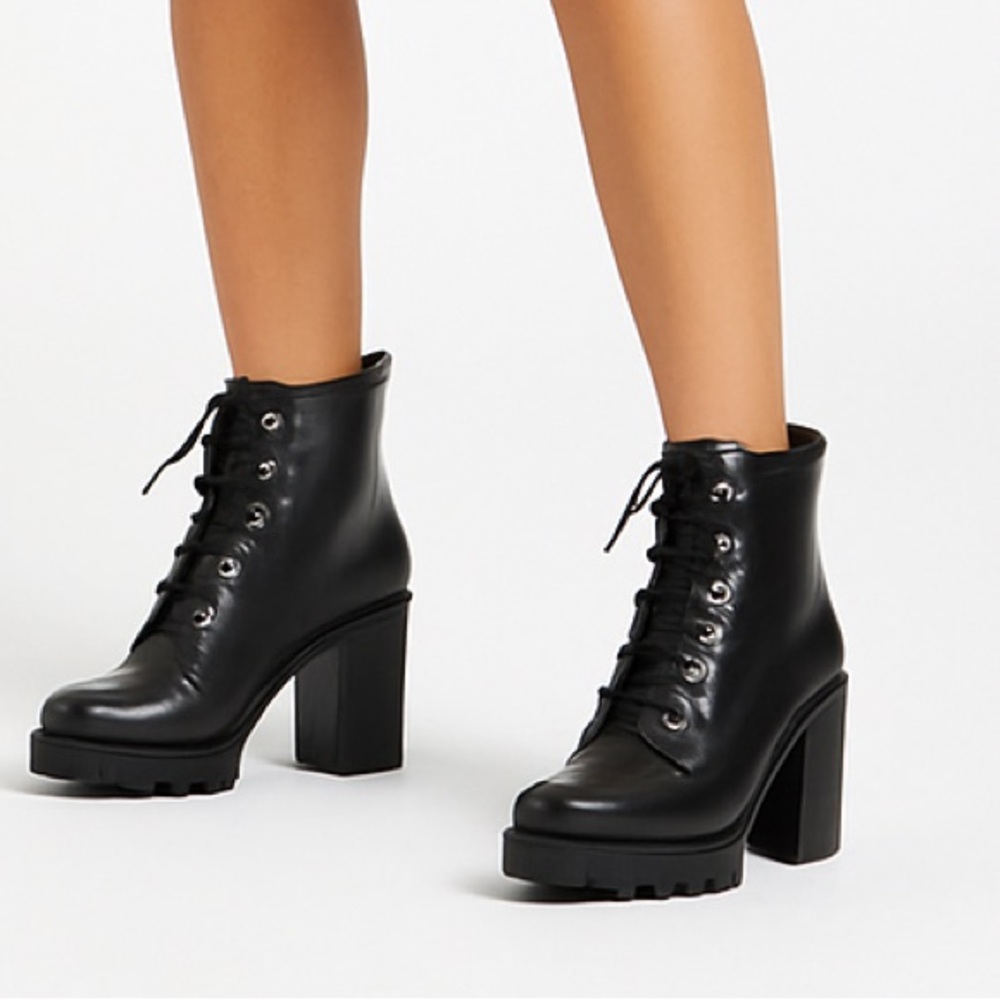 Madden Girl Black Chunky Lace-Up Block Heel Boots Womenโs Size 6.5 - Picture 1 of 8